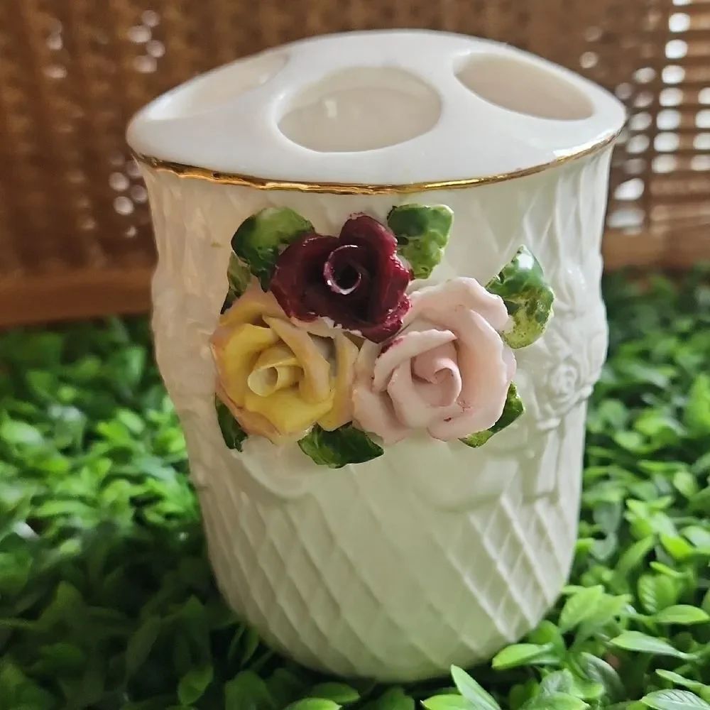 Floral Roses Porcelain Brush Holder With Lattice Weave Embossed Florals Coquette